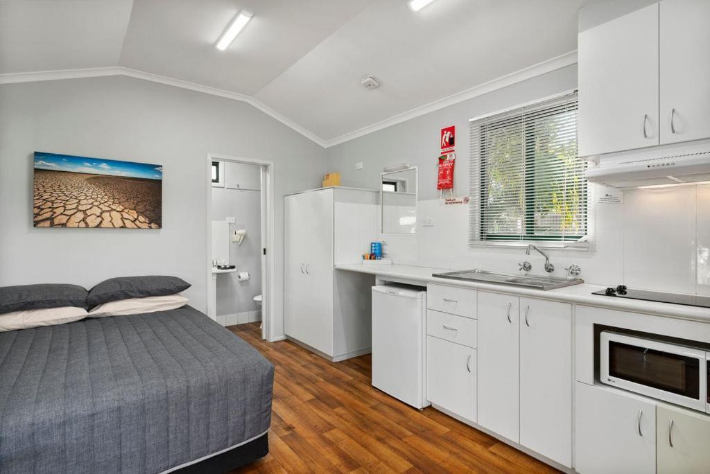 Kimberleyland Waterfront Holiday Park カナナラ エクステリア 写真