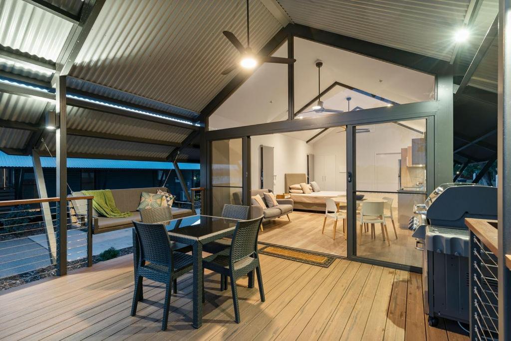 Kimberleyland Waterfront Holiday Park カナナラ エクステリア 写真